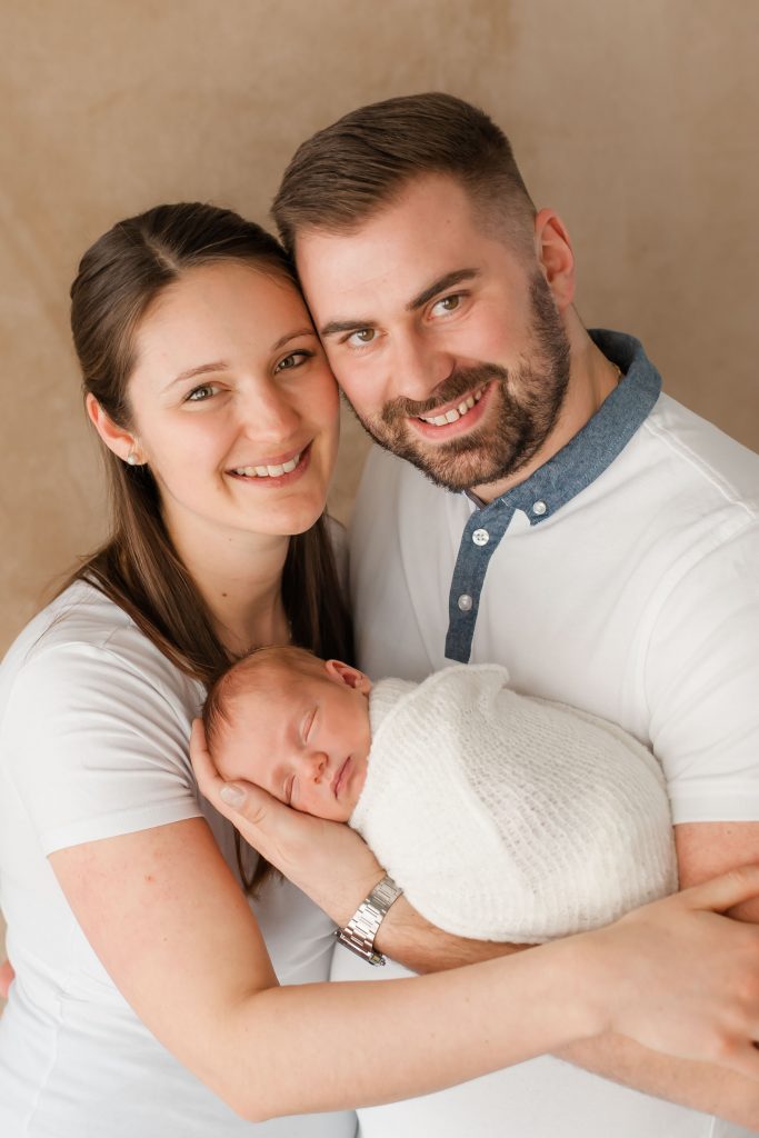 Familienfoto bei Neugeborenenshooting Steyr