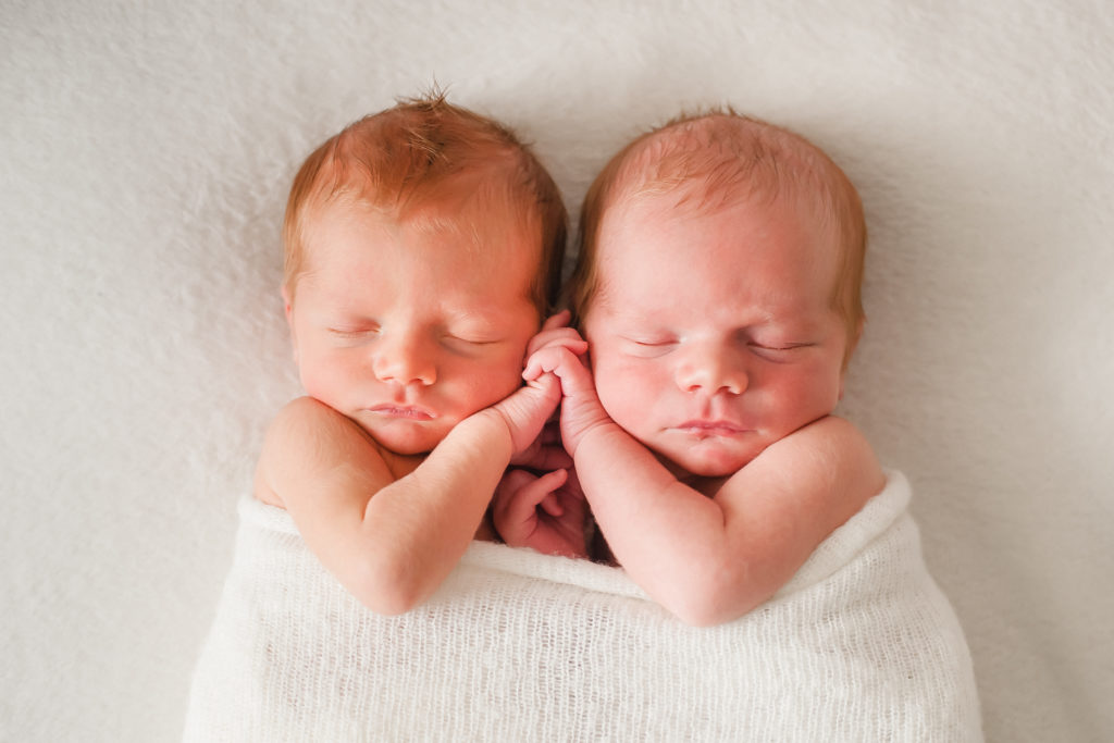 schlafende Zwillinge bei Zwillingsshooting von Babyfotografin